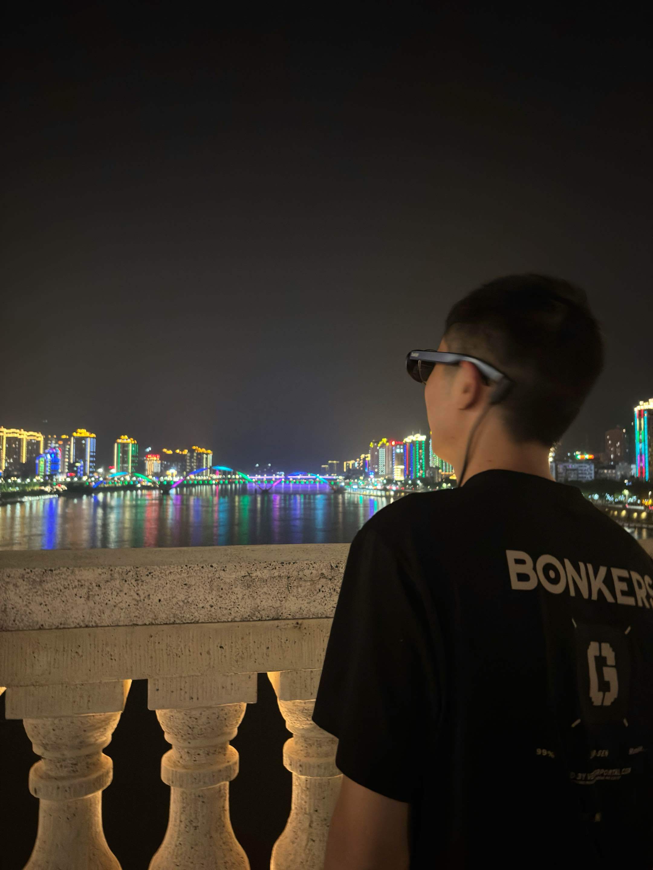 On-site citizens are trying AR glasses